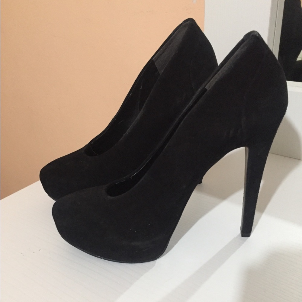 NINE WEST Black Suede Pumps